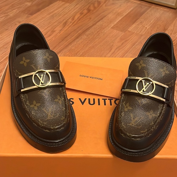 Authentic LV Academy Loafers Size 40 - Picture 1 of 2